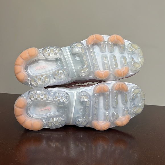 Pink Nike VaporMax - Picture 4 of 6